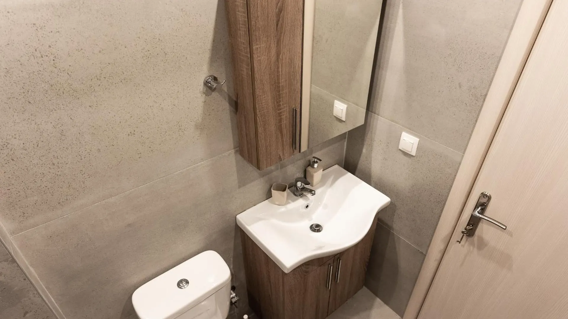 Skg Premium Studios Thessaloniki 0*,